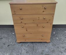 chest of drawers