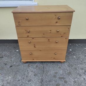 chest of drawers