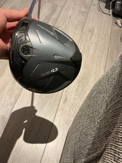 As new Taylormade Qi35 driver + headcover