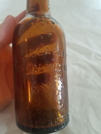 kilarney mineral water company bottle ,very good condition,,collectors item, buyer collects or pays postage  .thank you,