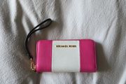 Michael Kors wristlet wallet bn