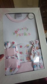 6 Piece Baby Gift Set Age 0-3 Months