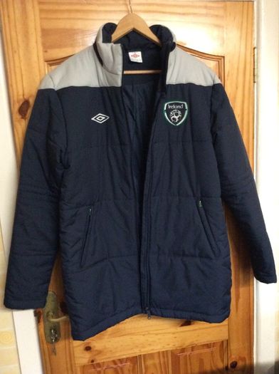 Ireland Football. Official Republic Of Ireland Mens Size Large Umbro Bench Coat Sideline Coat. Not A Jersey. Collect In Dublin Or Receive Via Post.