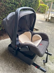 Infant car seat with isofix
