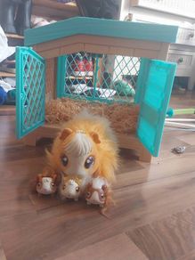 Little Live Pets Mama Surprise Guinea Pig