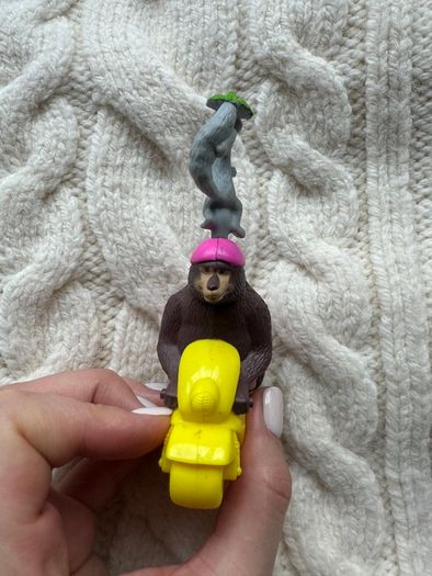 McDonalds Madagascar 3 Sonya Bear & King Julien Motorbike Toy 2012 Used Please look at the pictures