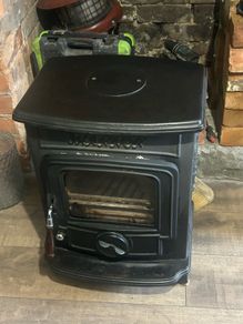 Shannon Milenio stove 5 KW good condition working well. Selling for 450 collection only Virgina area