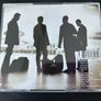 U2 All that you can't Leave Behind  CD Image 3