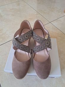 Ladies Lotus Wedge Sandles - New