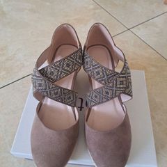Ladies Lotus Wedge Sandles - New
