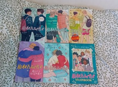 Heartstopper Book Set 1-5 and Yearbook