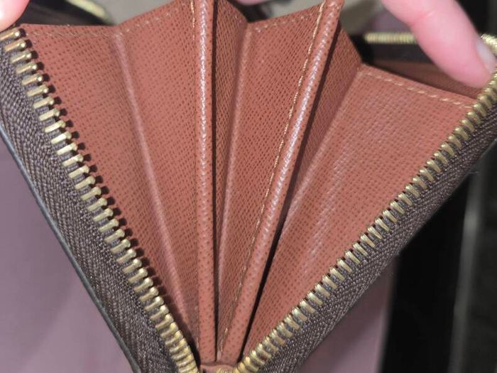 Genuine Louis Vuitton Zippy Wallet