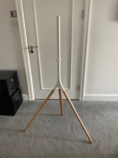 Tripod tv stand