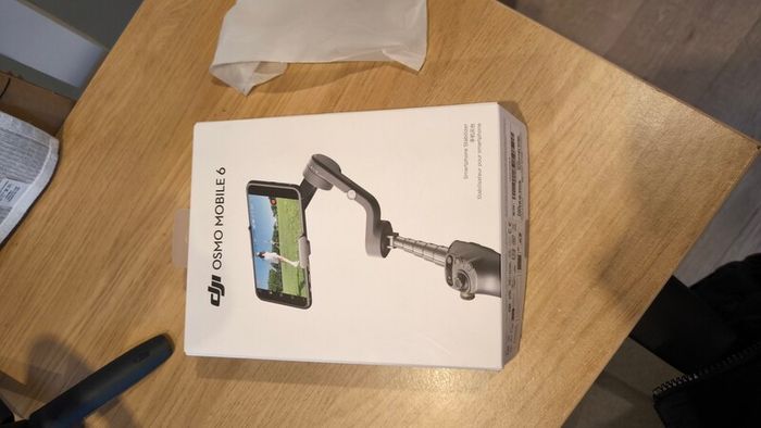 DJI Osmo Mobile 6 smartphone stabiliser