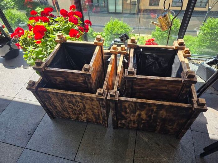 4 wooden planters