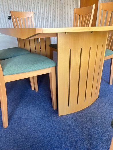 8-10 Oak Veneer Dining Table + 6 chairs
