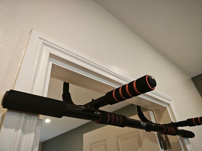 Chin Up / Pull Up Bar