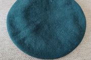 vintage military green Irish beret in very good condition size small see last photo for measurements FREE STANDARD POSTAGE INCLUDED
