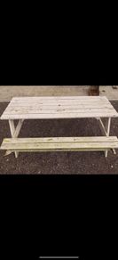 Picnic bench
