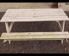 Picnic bench