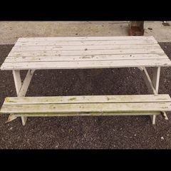 Picnic bench