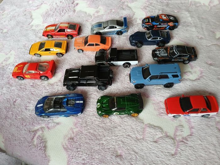 1/64 Hot Wheels Joblot X 14 Models,blackwall,real Riders,ferrari,speed Machines