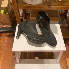 Carl Scarpa Oghetti Black Suede Zipped Ankle Boots- size 38