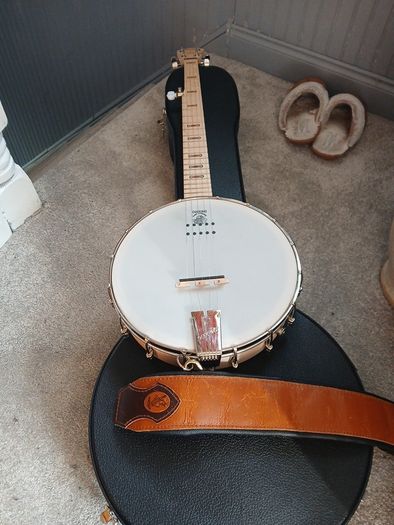 Immaculate condition Deering goodtime with Pick up  A/E 5 STRING BANJO