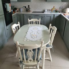 Kitchen table