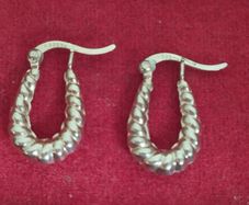 Hoop earrings made of 925 sterling silver with gold plating.