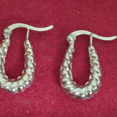 Hoop earrings made of 925 sterling silver with gold plating.