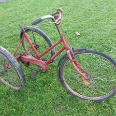 1940s adult size tricycle. Needs full restoration as seen in photos