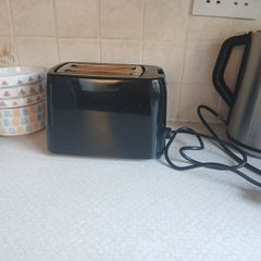 Nearly New Toaster   Lightly Used and Great Condition