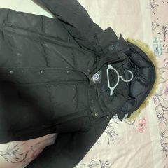 Canada goose whyndam parka xs kids small rip on sleeve will be washed before purchase