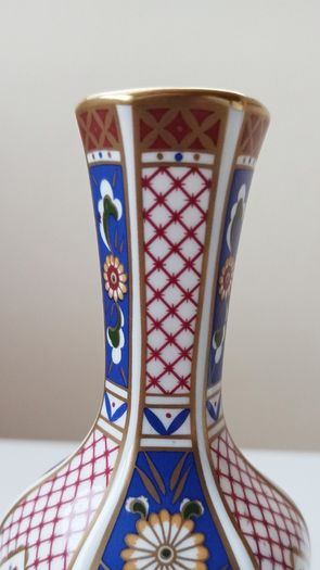 Aynsley "Imperial" fine bone china vase with 22 karat gold accents  height 16cm