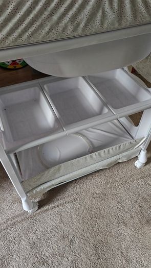 Babylo bath and baby changing table