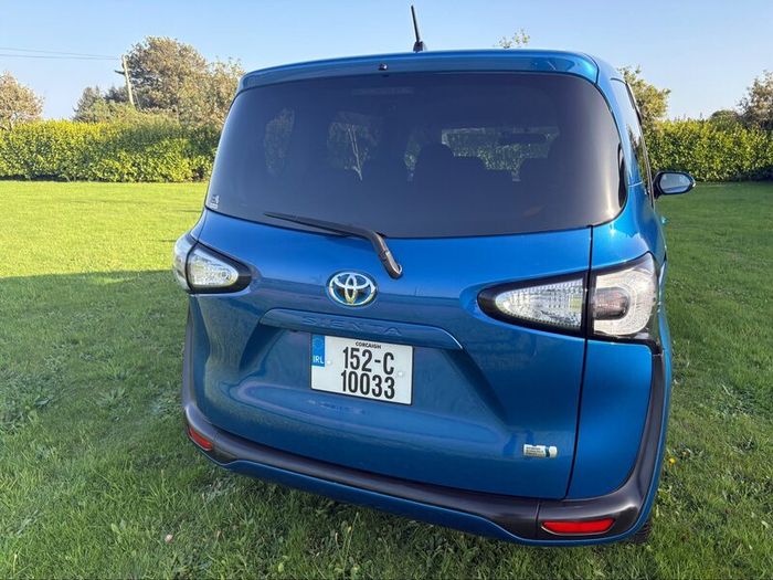 Toyota Sienta 1.5 Hybrid Automatic 7 Seater