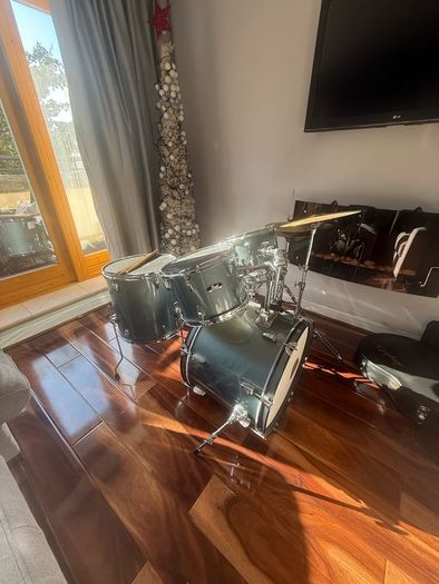 Pearl Drum Kit