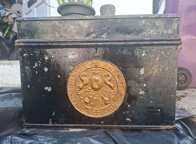 Rare Antique Milners Safe Co. Liverpool fire resistant Chest Safe