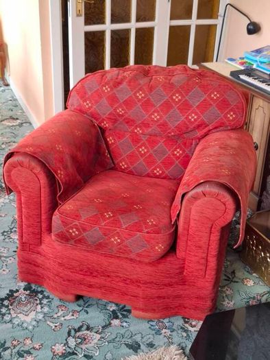 Three Piece Sitting Room Suite For Sale.