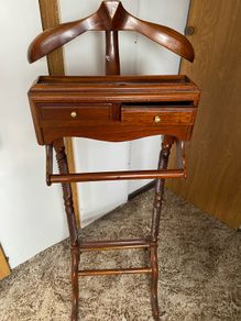 Suit stand