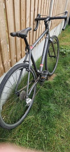Specialized gravel bike ( serviced )( delivery )