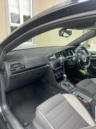 Volkswagen Golf -2 Door-Deep Black Pearl Metallic
