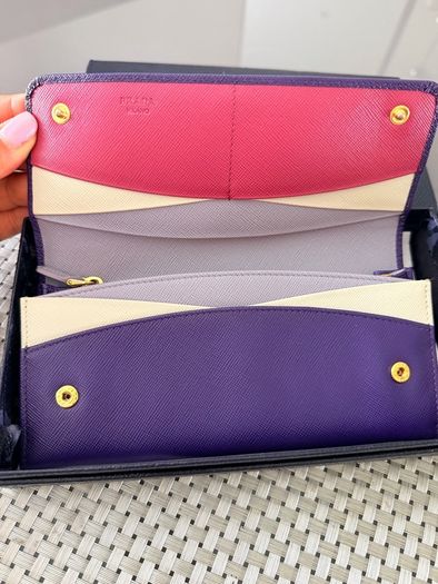 Prada Wallet Authenitc