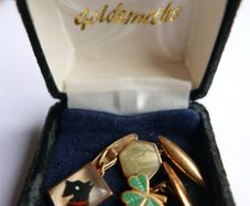 Vintage Trefoil Cufflinks: Reverse Carved Lucite, Gilded Copper