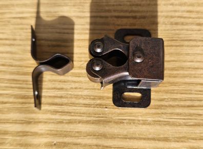 Roller Cabinet Latch Bronze Catch 40 pack