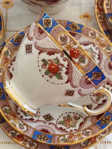 Royal Tara " Carina" 21 piece teaset