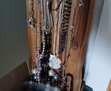 ON HOLD Collection of assorted costume jewellery