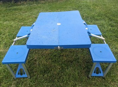 Camping picnic table and chairs