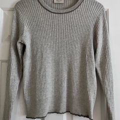 Ladies Pale Grey Jumper. by Free/Quent